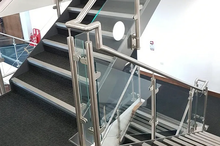 How to Choose the Right Stair Rail and Handrail: Stair Railing Ideas That Fit Your Dream Home 3 Glass SS Railing