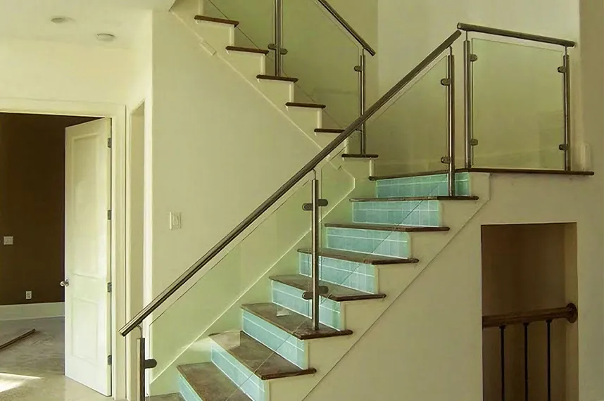 How to Choose the Right Stair Rail and Handrail: Stair Railing Ideas That Fit Your Dream Home 1 Glass SS Railing