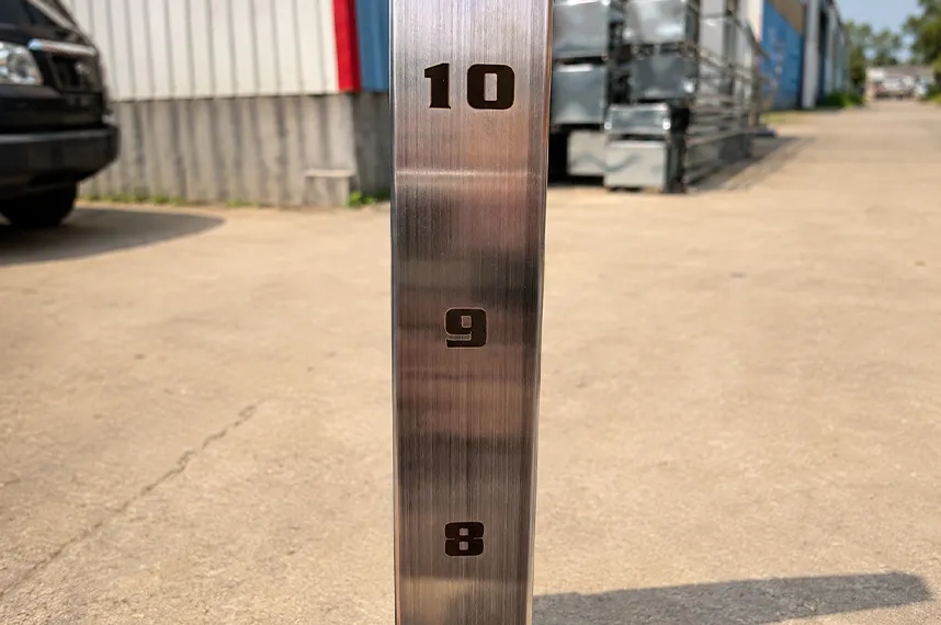 commercial-gym-equipment-upright-post